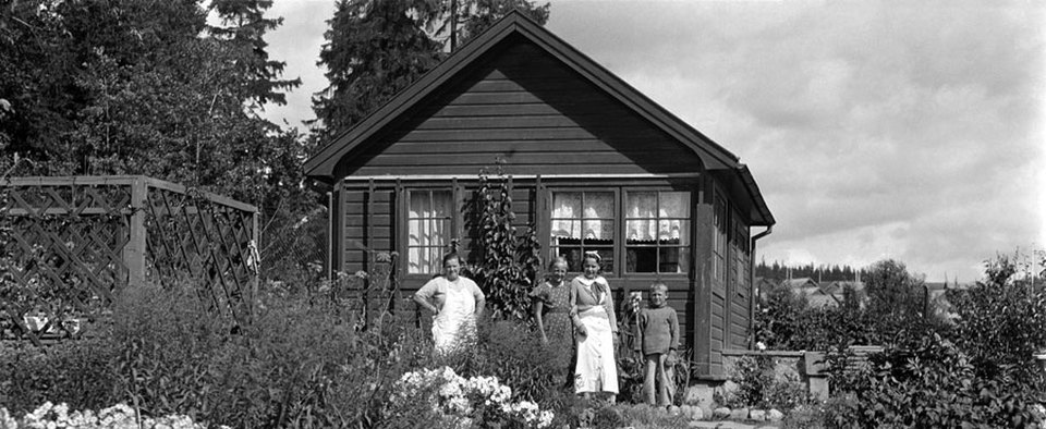 Familien Grønsund i Solvang kolonihage ca. 1935. FOTO: UKJENT PERSON / OSLO MUSEUM
